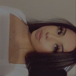 Hii I’m your fellow Posher Kayla!!